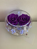 Pecera con 2 rosas eternas - Florero - Florería Violeta